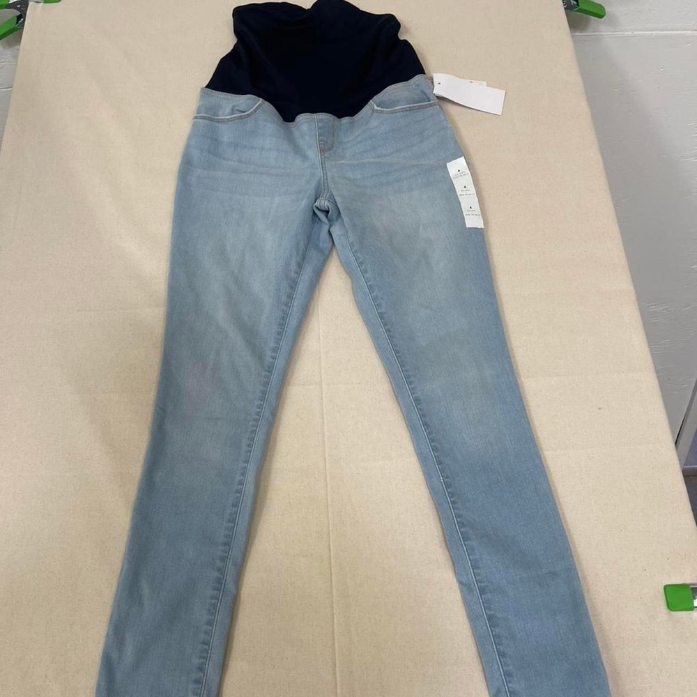 Light wash maternity skinny jeans